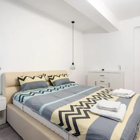 Apartment Sleeping Beauty I Tineretului *